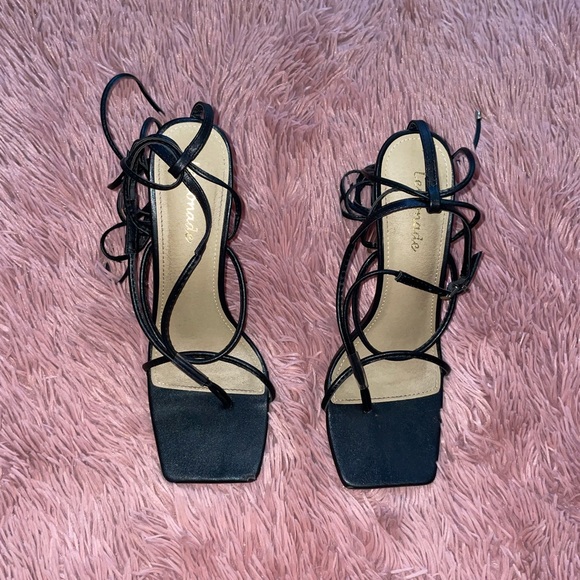 *SOLD* Black heels - Picture 1 of 4